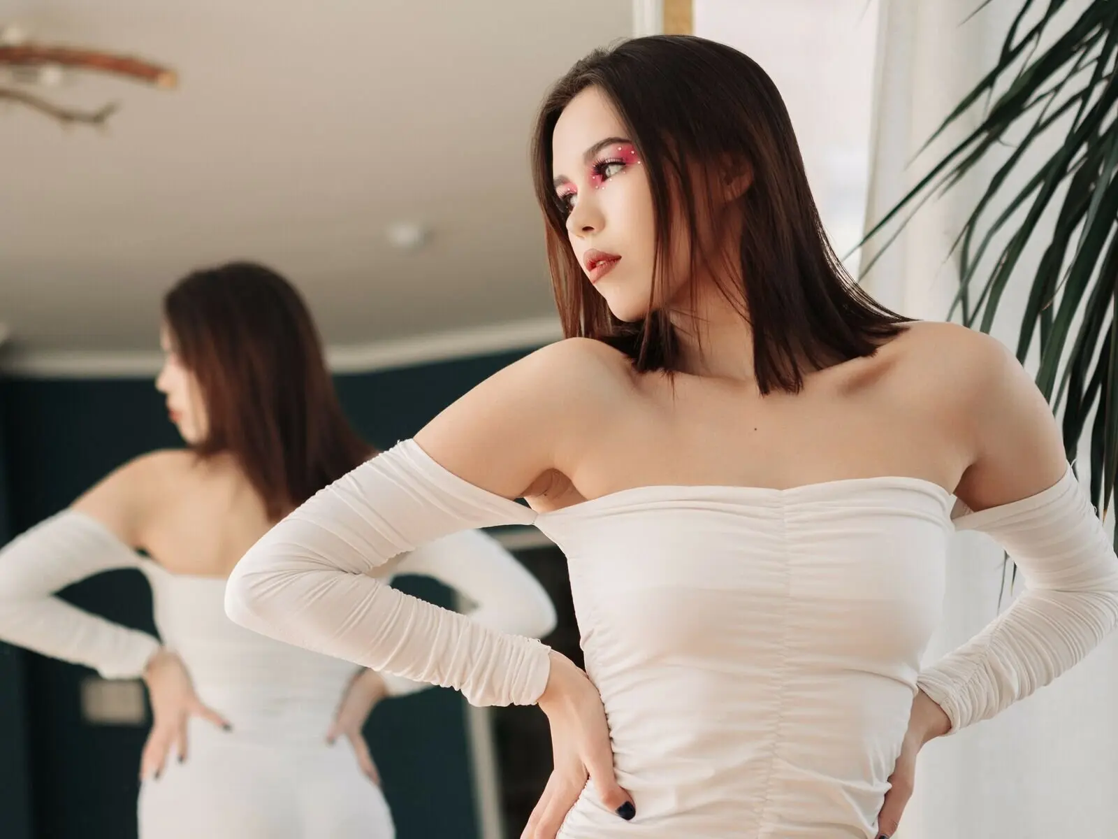 Discover AlanaVill VIP show