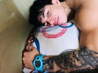 Discover AlejandroMaximo VIP show