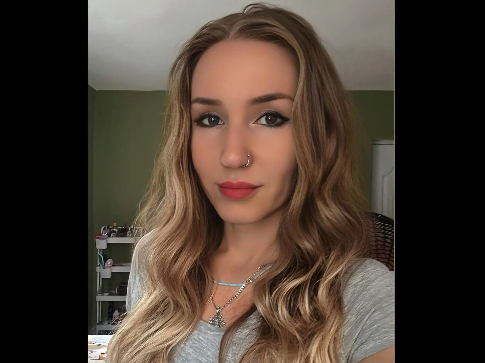 Discover AnaAlvarez VIP show