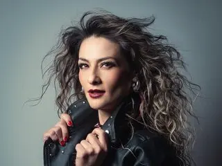 Discover AryTorres VIP show