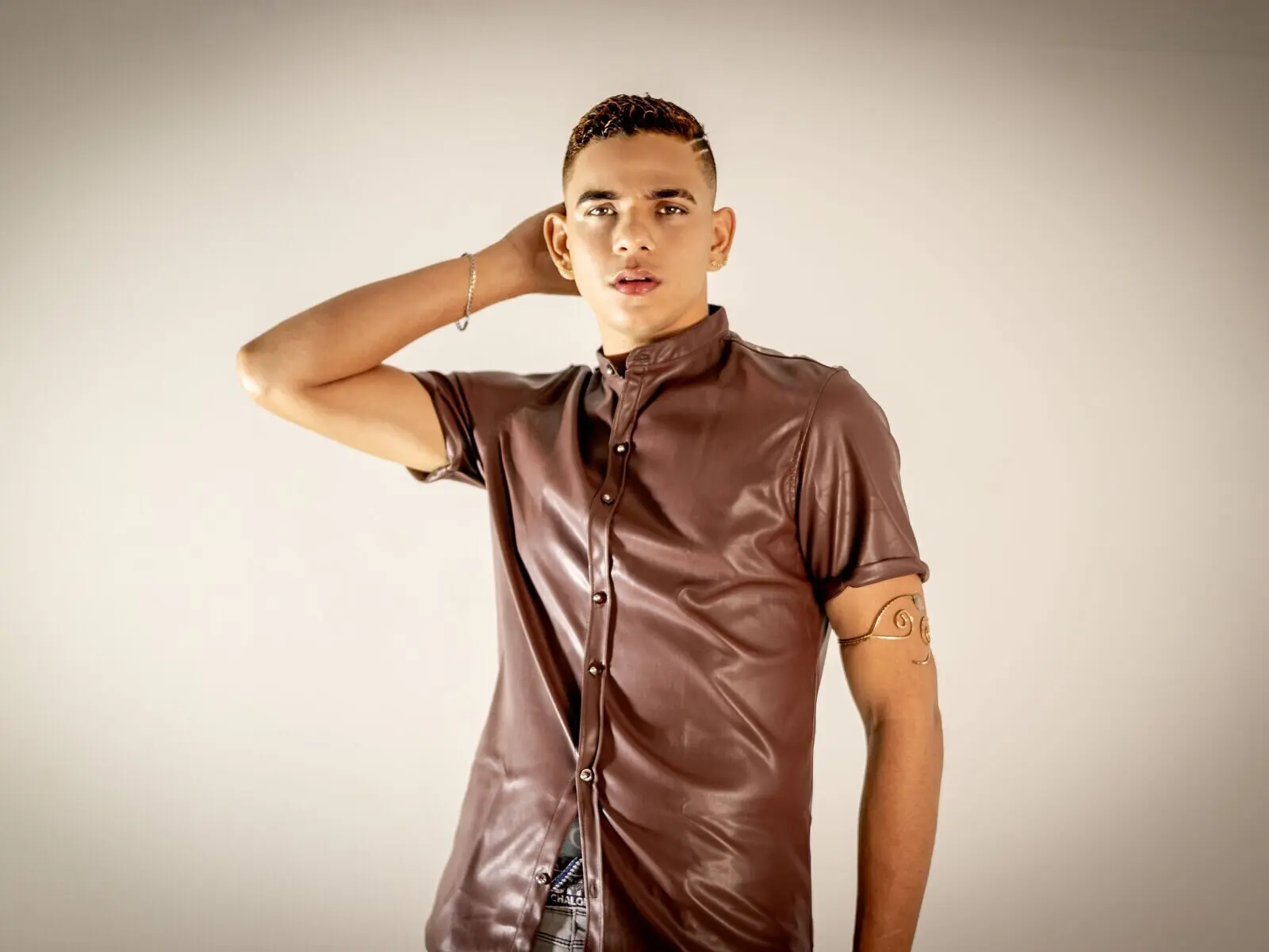 Discover DilamsBennet VIP show