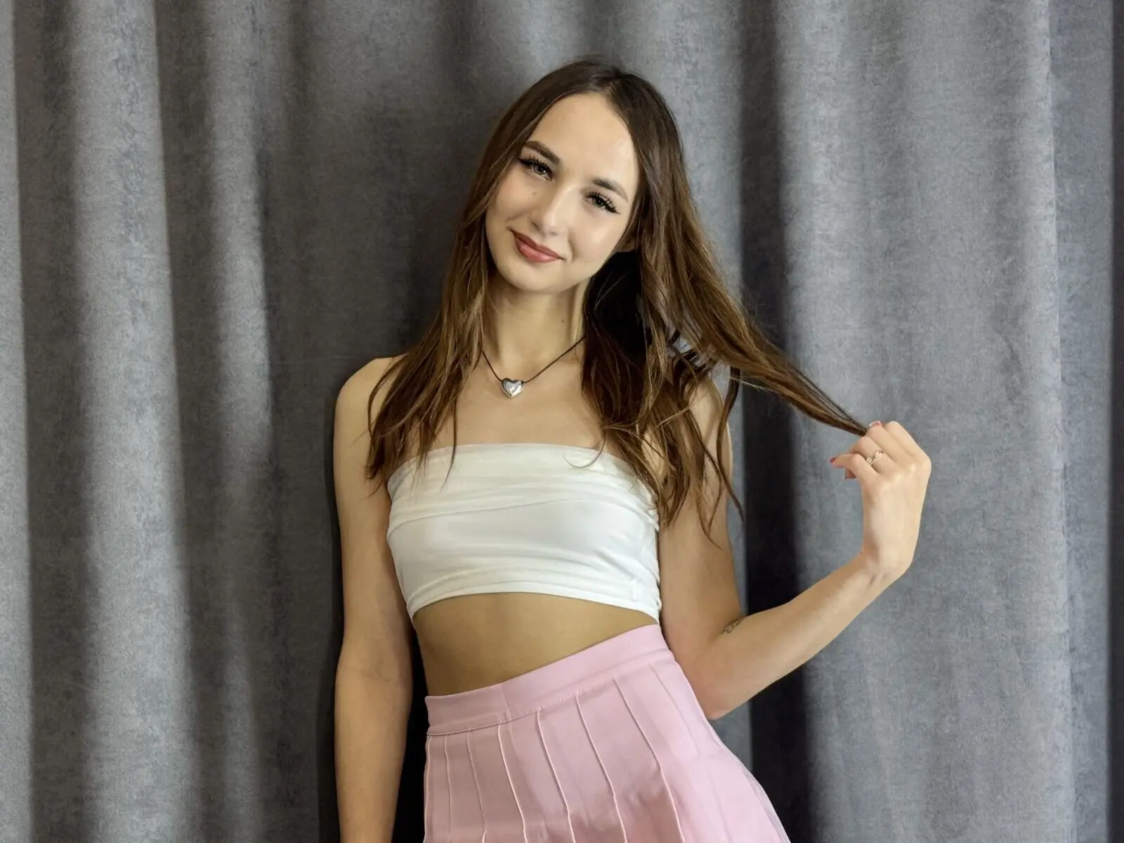 Discover ElinGrace VIP show