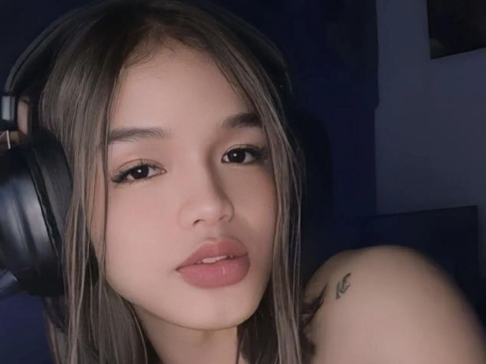 Discover EllaCrimpson VIP show