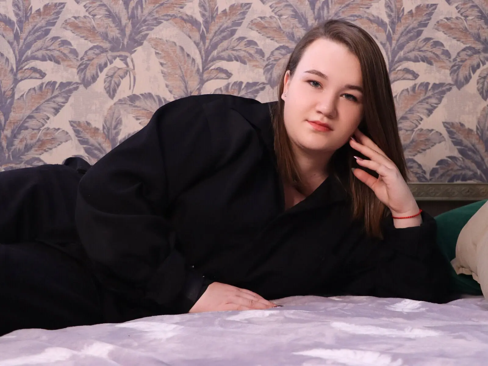 Discover EmilyPincher VIP show