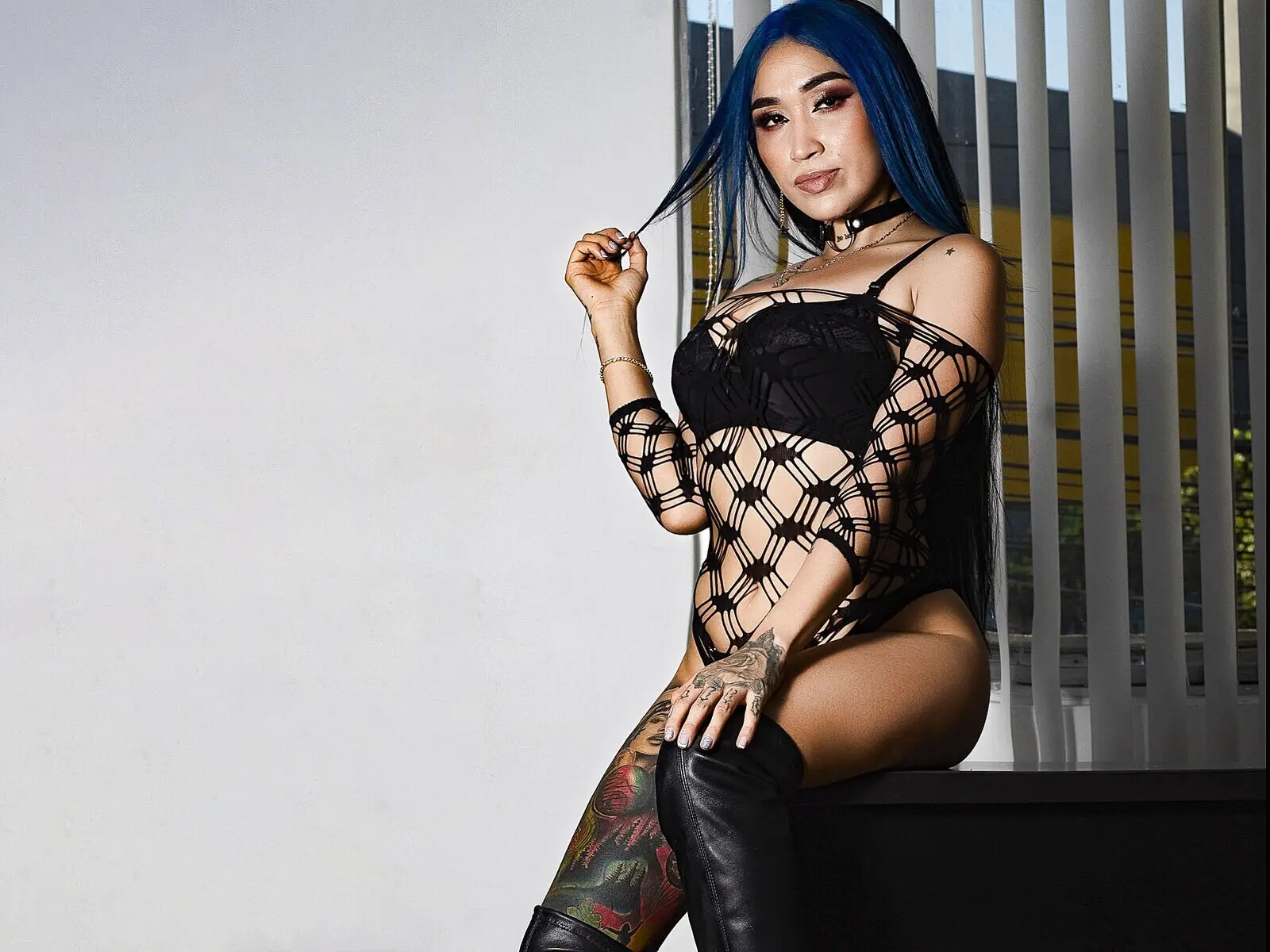 Discover HellenBill VIP show