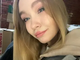 Discover JaniseFarone VIP show