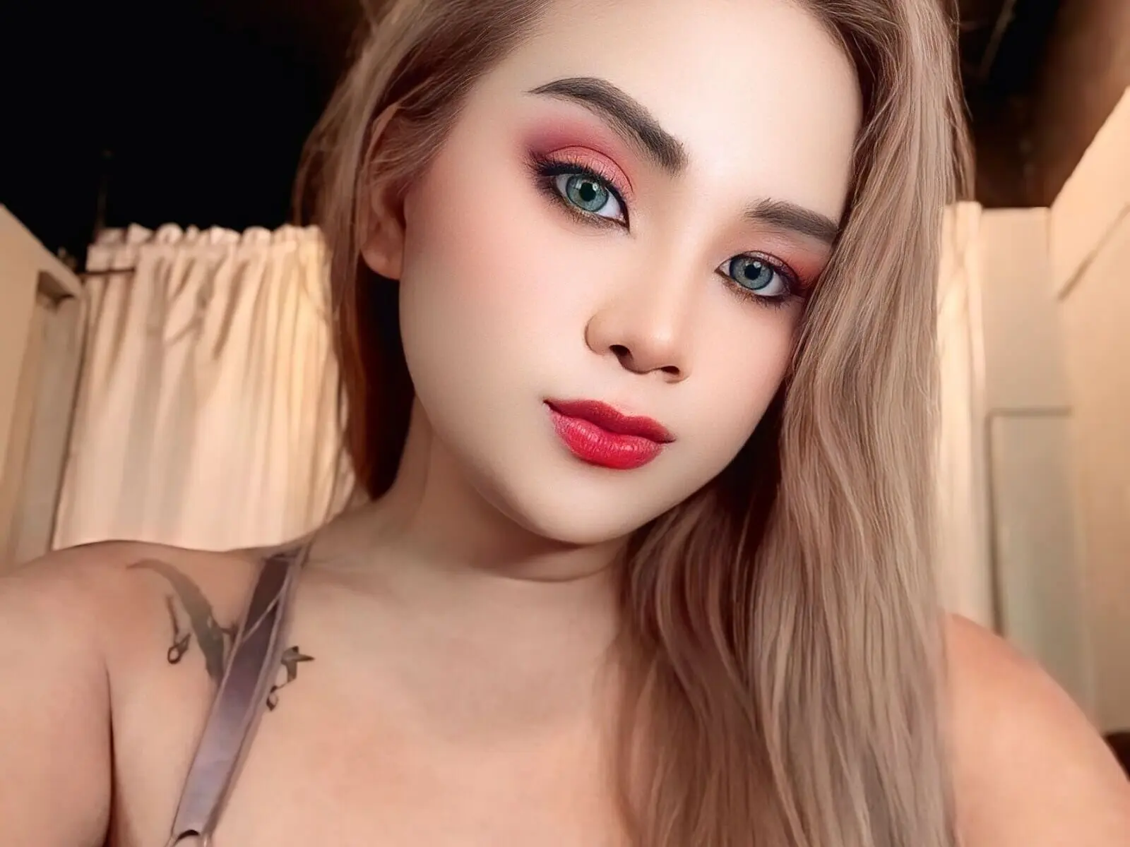 Discover JhanaAnderson VIP show