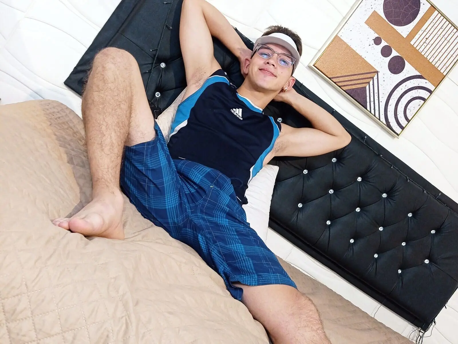 Discover JonathanManuel VIP show