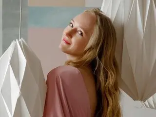 Discover JuliaSewald VIP show