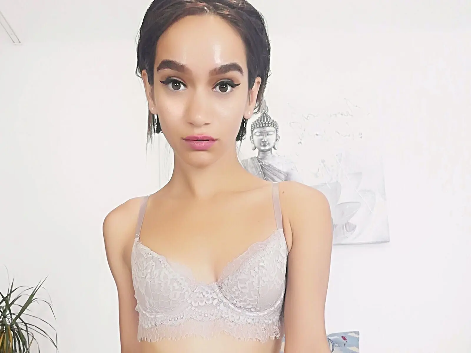 Discover KiraMaes VIP show