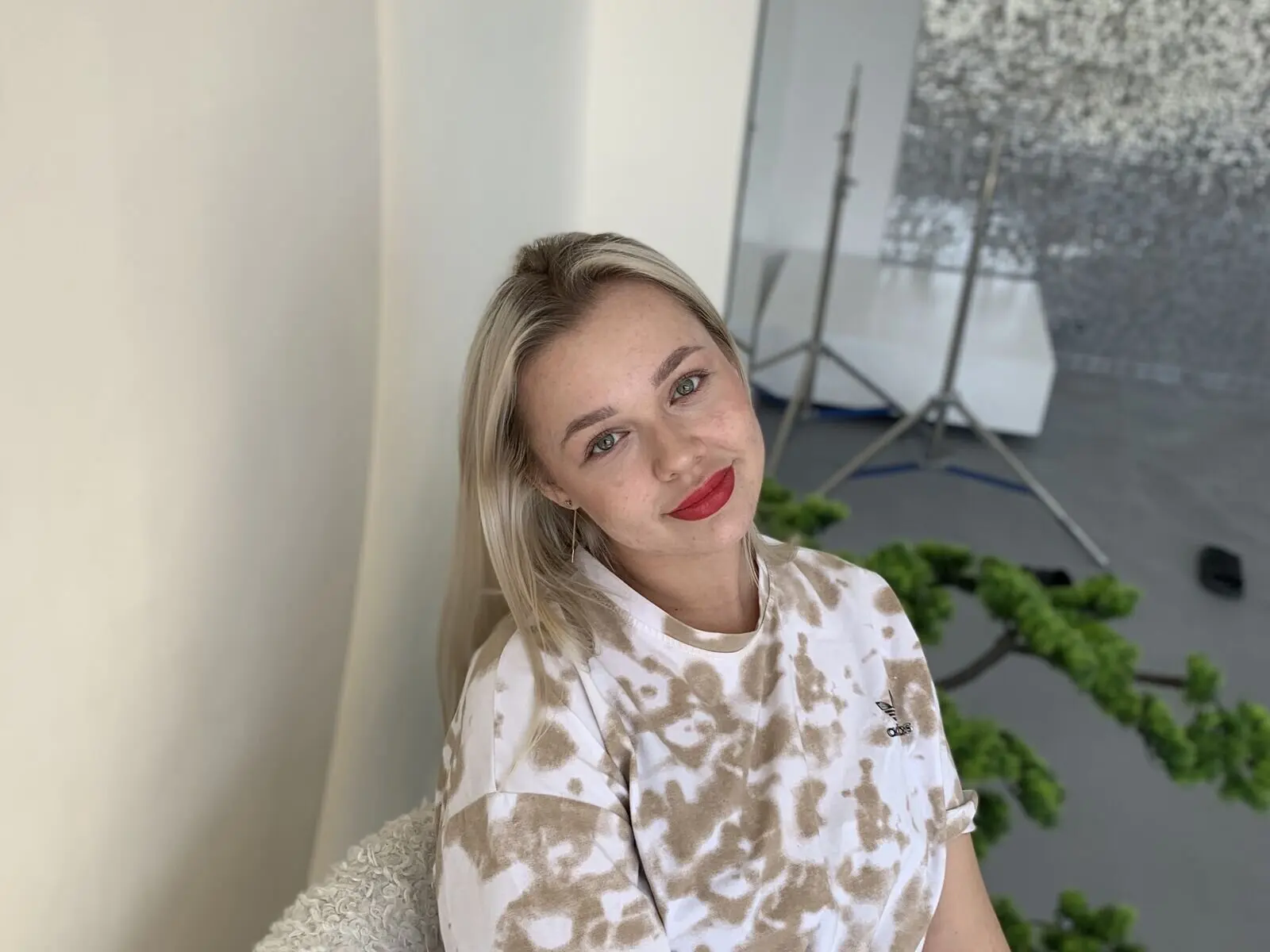 Discover KristiScavo VIP show