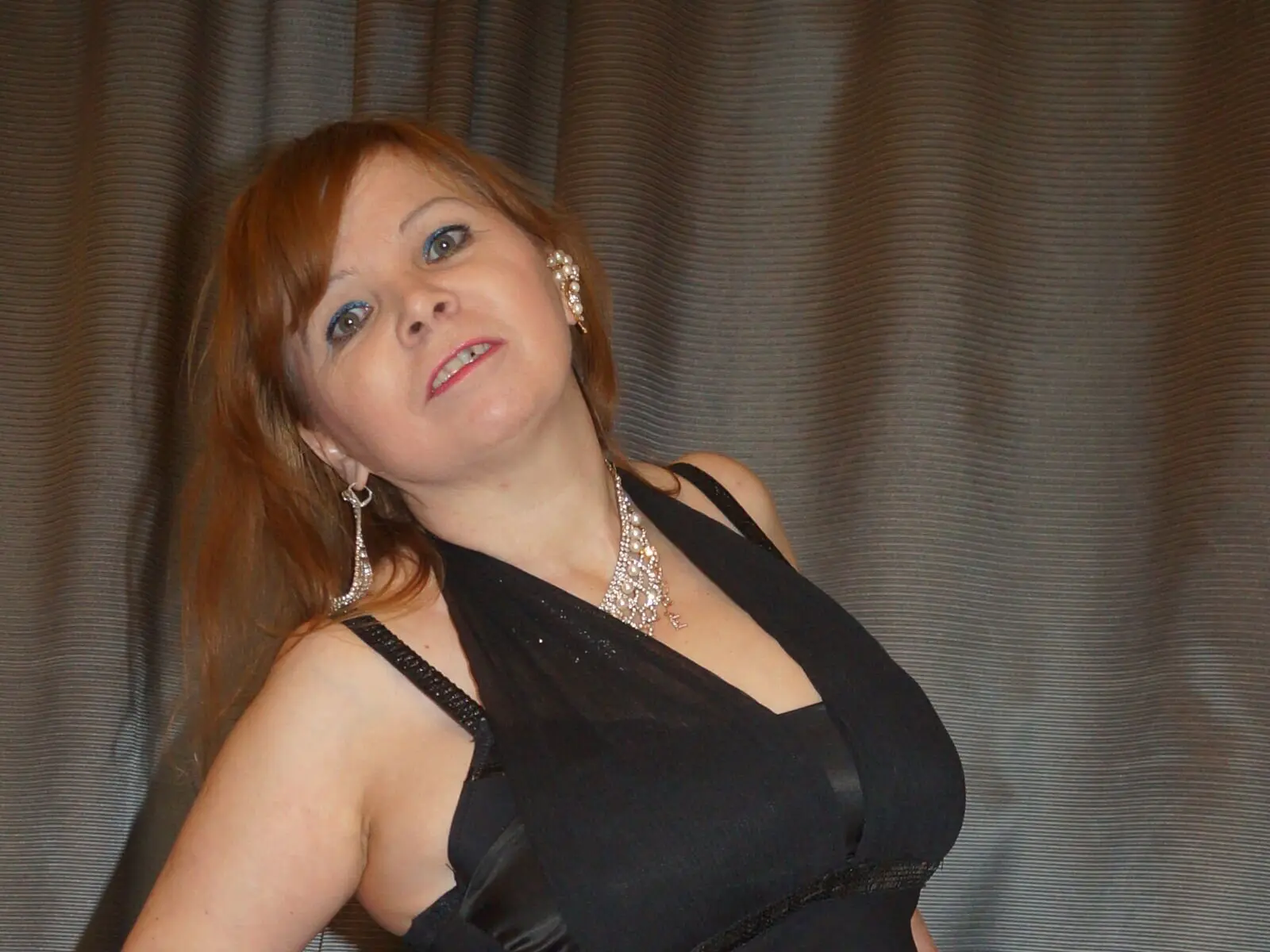 Discover LeraBrown VIP show