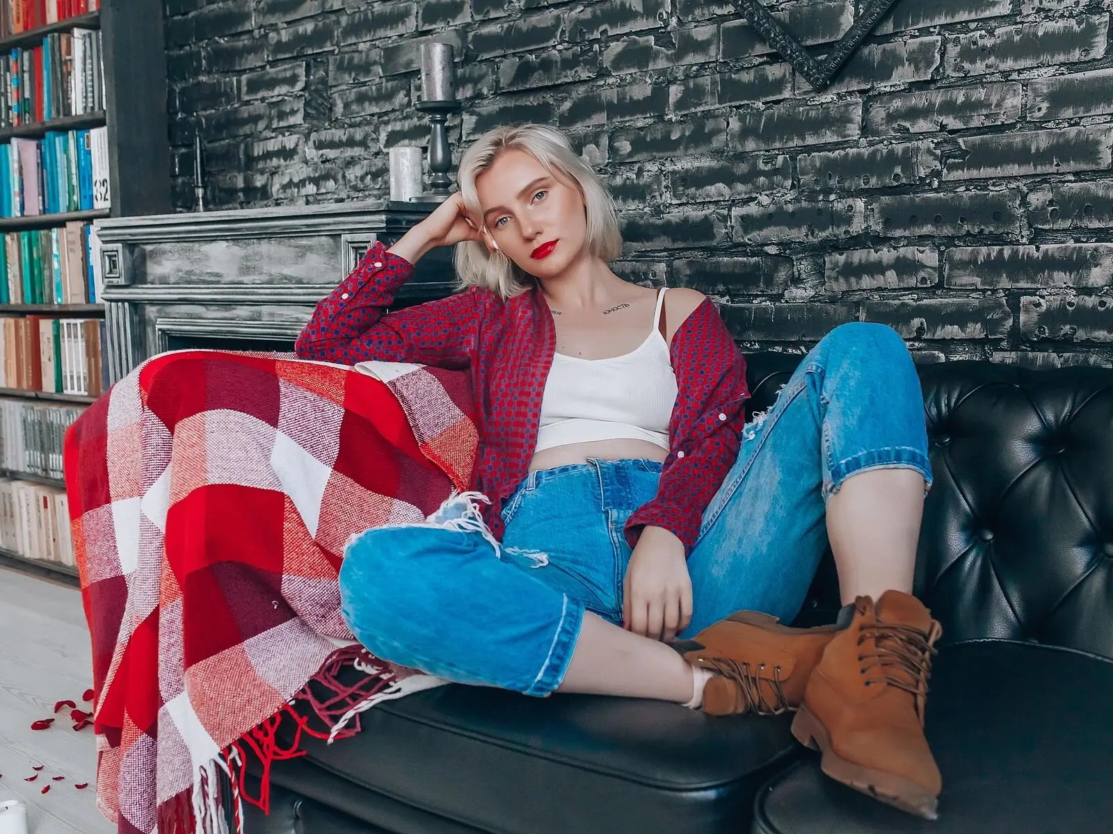 Discover LilaSamper VIP show