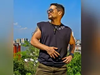 Discover LucasGaeel VIP show