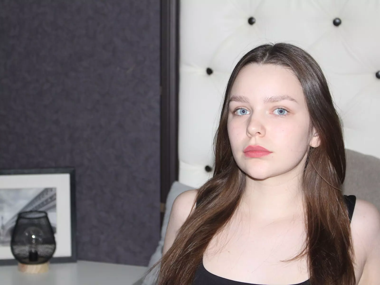 Discover MaggieBrowny VIP show