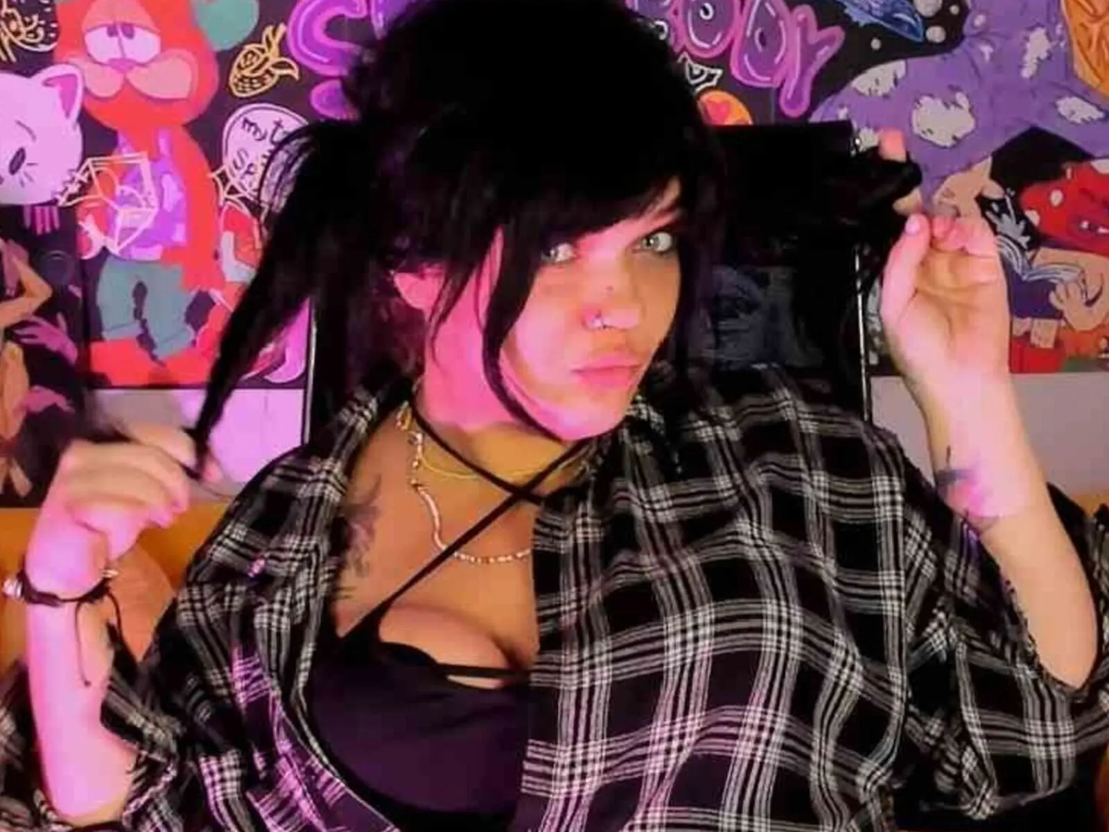 Discover MaryHarrys VIP show