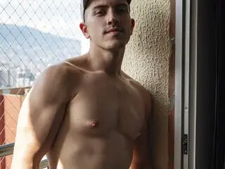 Discover MaxFerrer VIP show