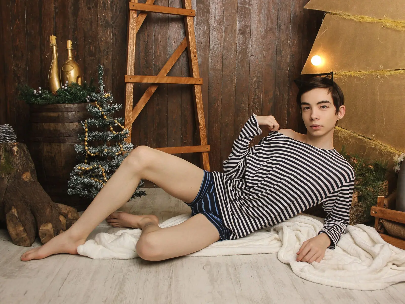 Discover MaxLittleBoy VIP show