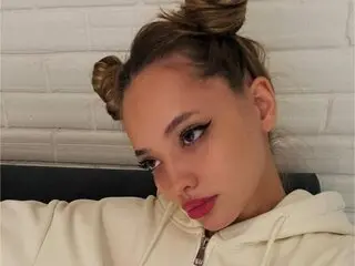 Discover MelanieAlves VIP show