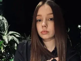 Discover MelissaHoward VIP show