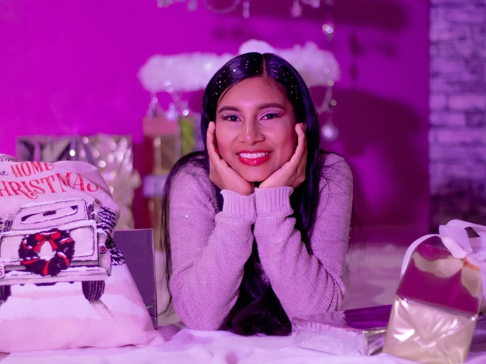 Discover MiaEcheverry VIP show