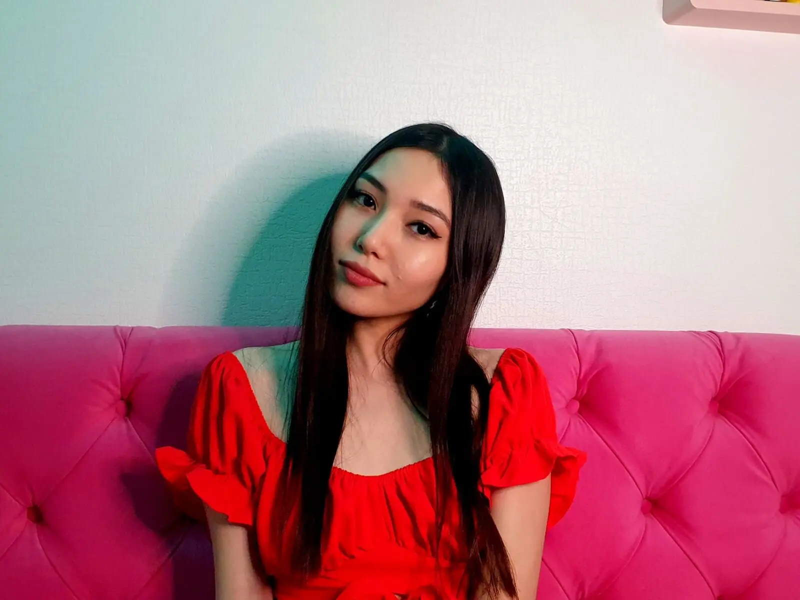 Discover MiraJordan VIP show