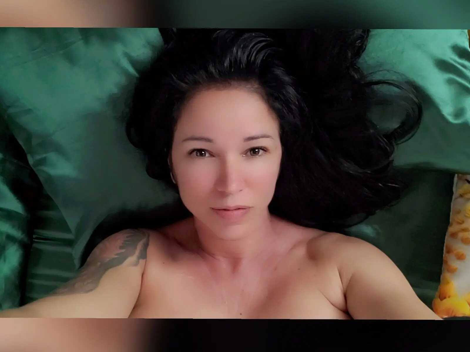 Discover MorellaFox VIP show