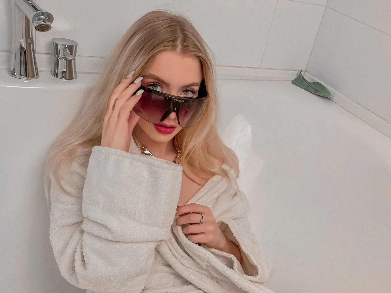 Discover MyraHurt VIP show