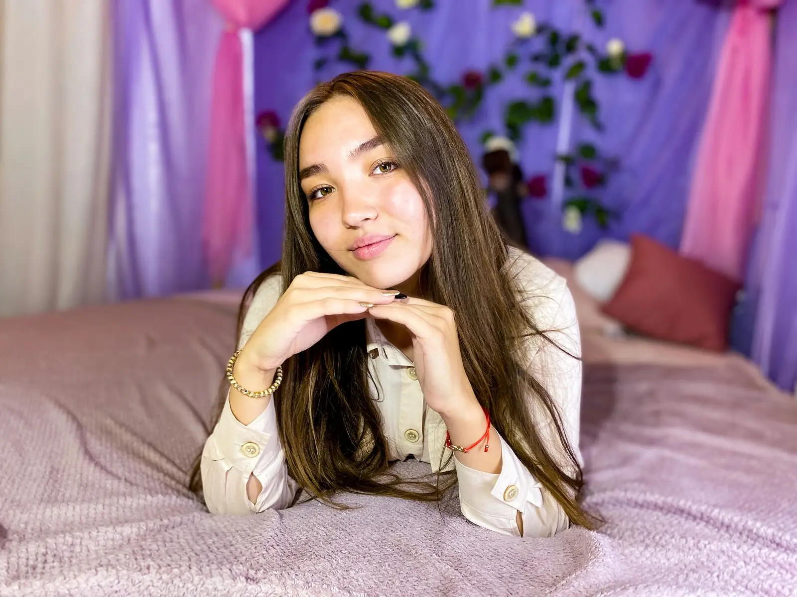 Discover NicolHoney VIP show
