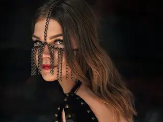 Discover PollyMure VIP show