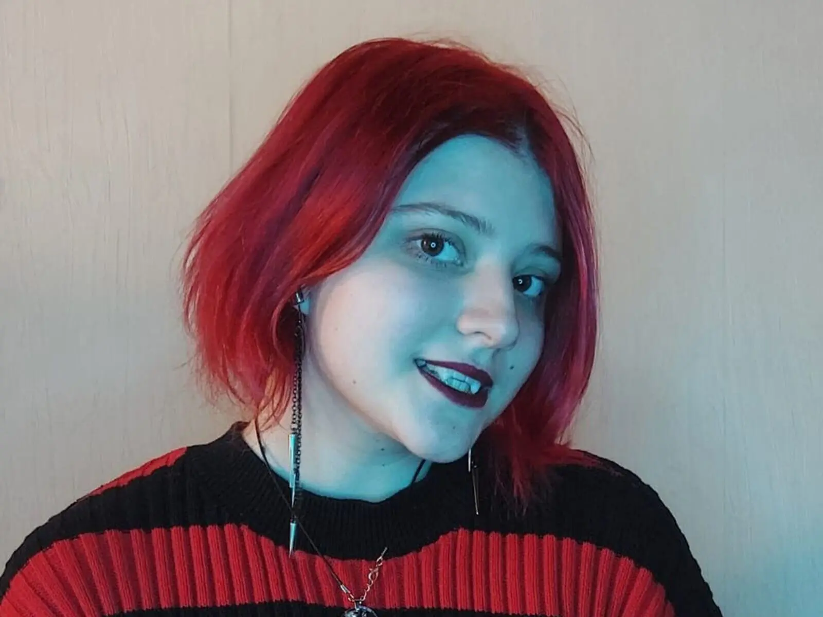 Discover PoppyBlom VIP show