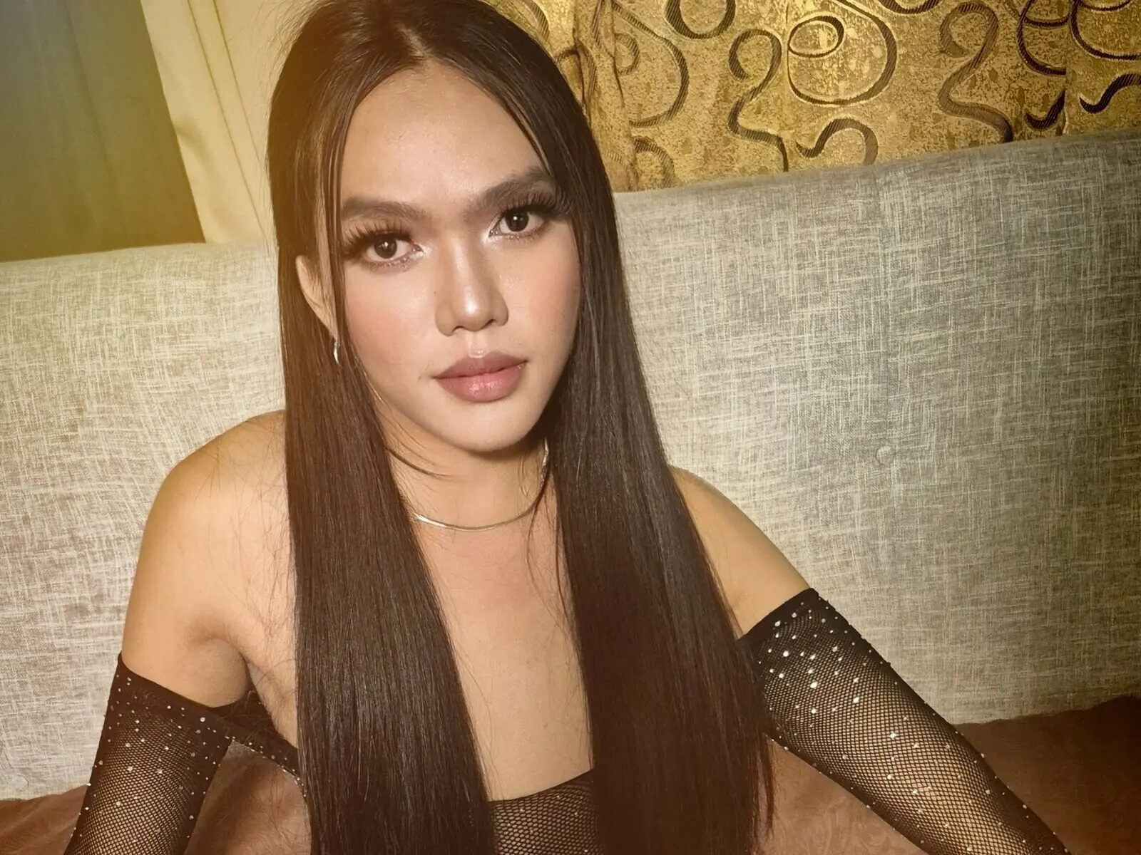 Discover RhianaMedusa VIP show