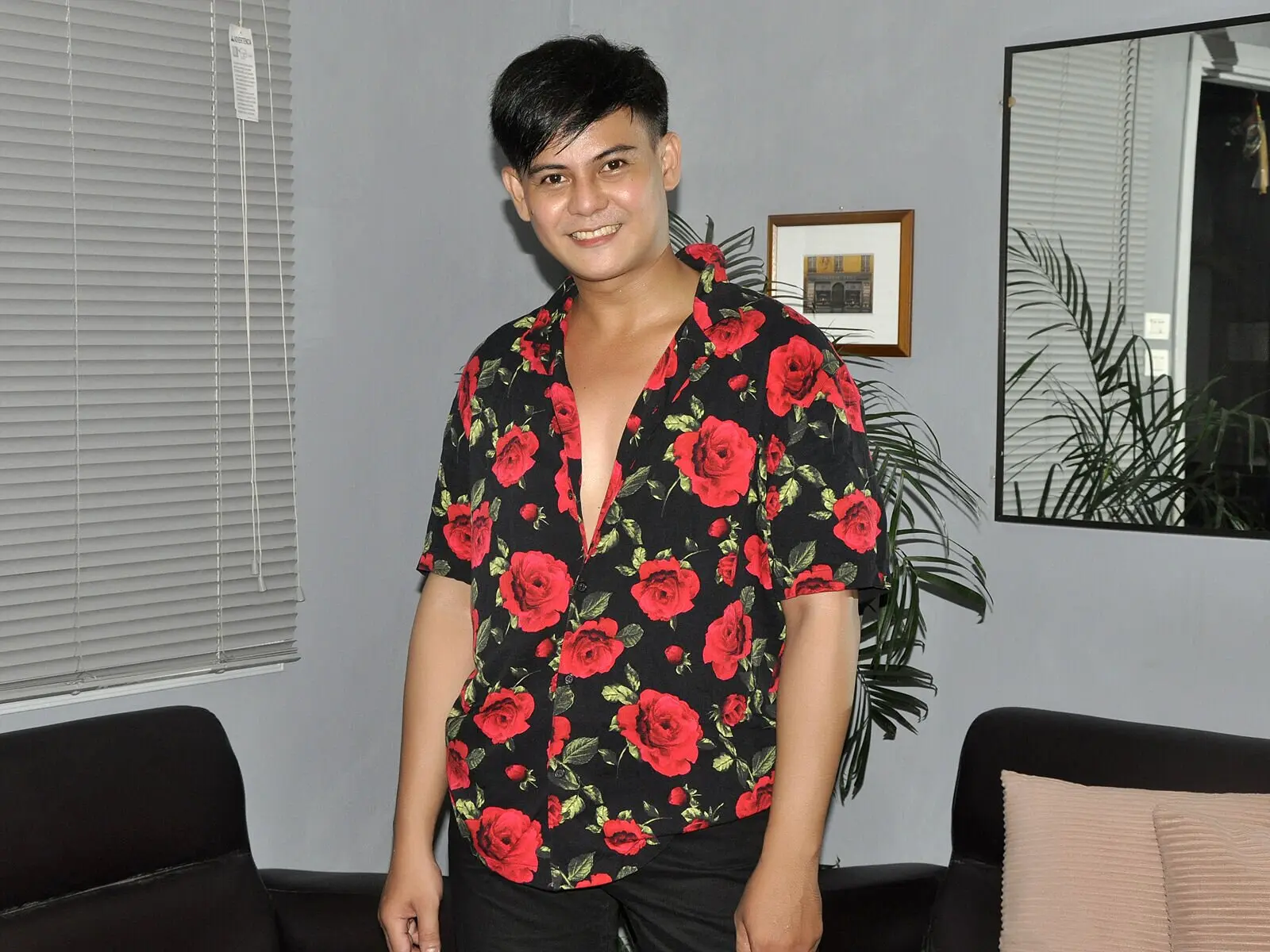 Discover RhomeoMiller VIP show