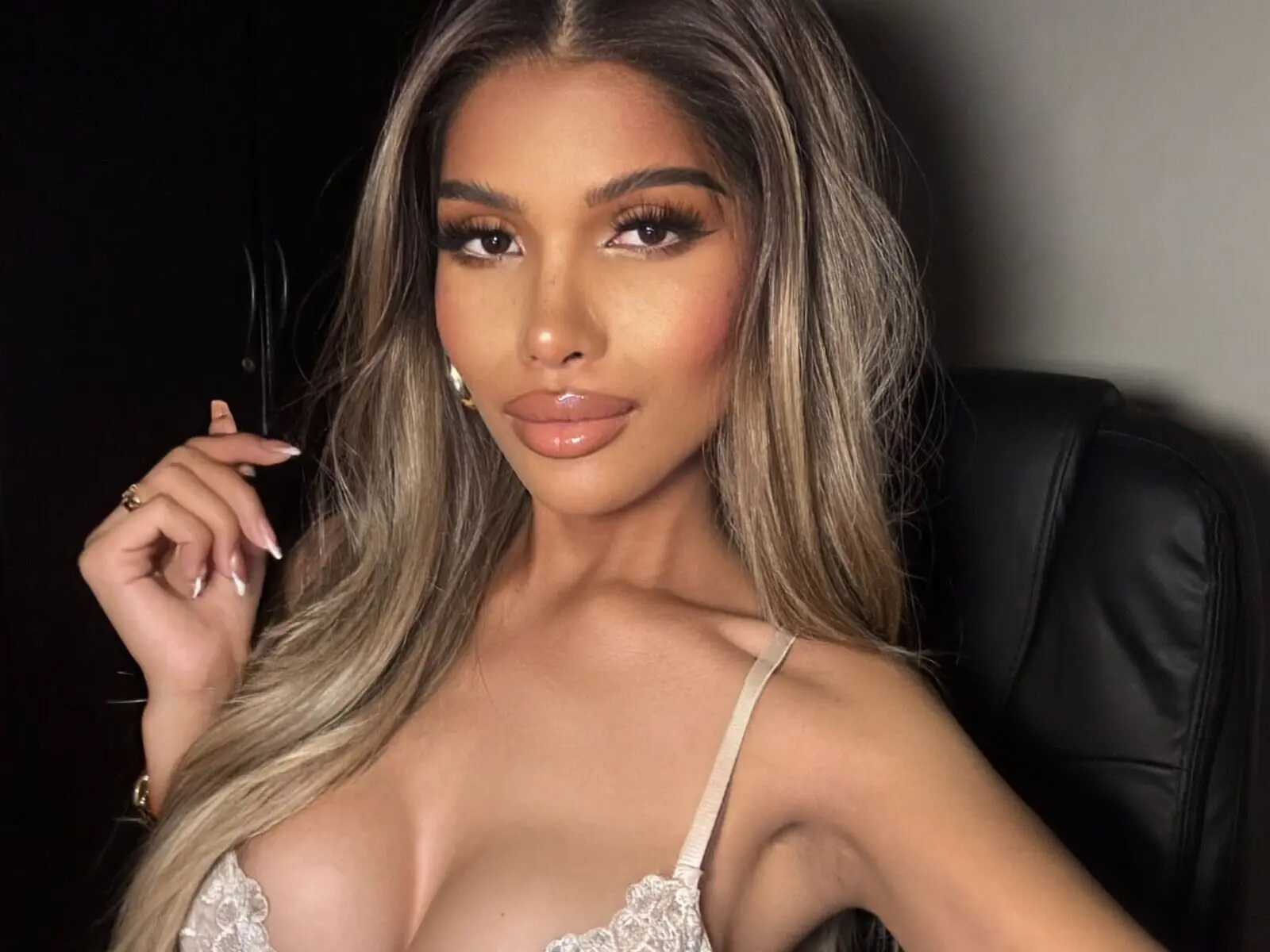 Discover ShantalMolly VIP show