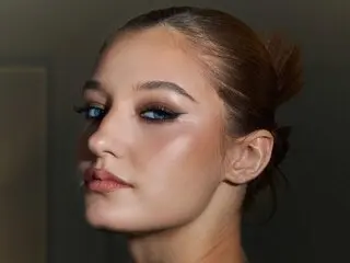 Discover VerniaGrenon VIP show