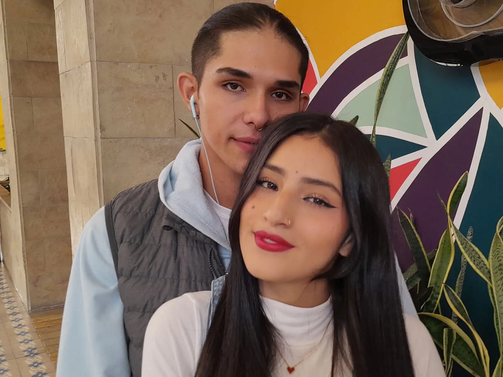 Discover VioletAndDanni VIP show