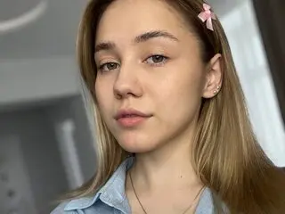 Discover WinnifredKash VIP show